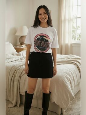 Pink Floyd Women’s Graphic Tee